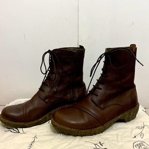 El Naturalista vegan boots